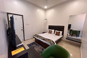 Hotel Golden Leaf