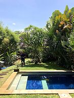 Lush 1 BR Private Pool Villa Inseminyak