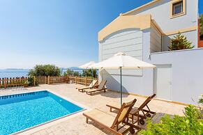 Villa Alya View in Mparmpati