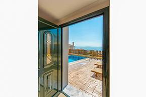 Villa Sequoia Yellow