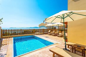 Villa Sequoia Yellow