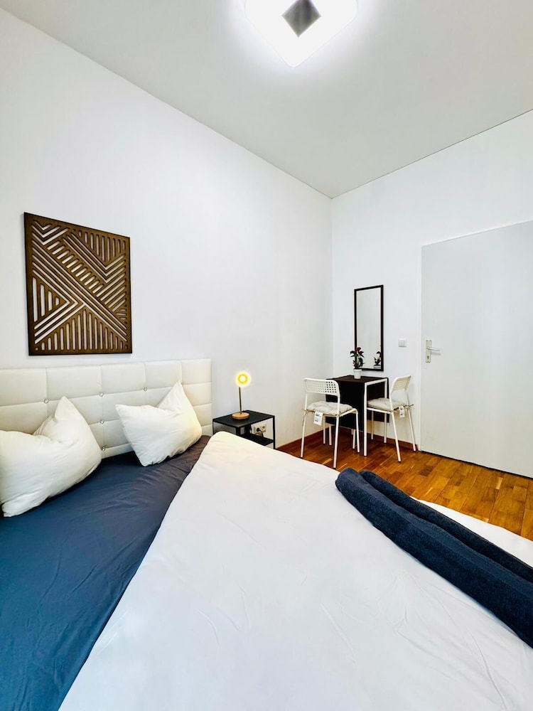 Affordable 4BR Near Stadthalle