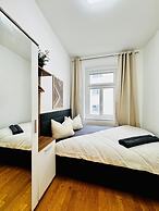 Affordable 4BR Near Stadthalle
