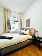 Affordable 4BR Near Stadthalle