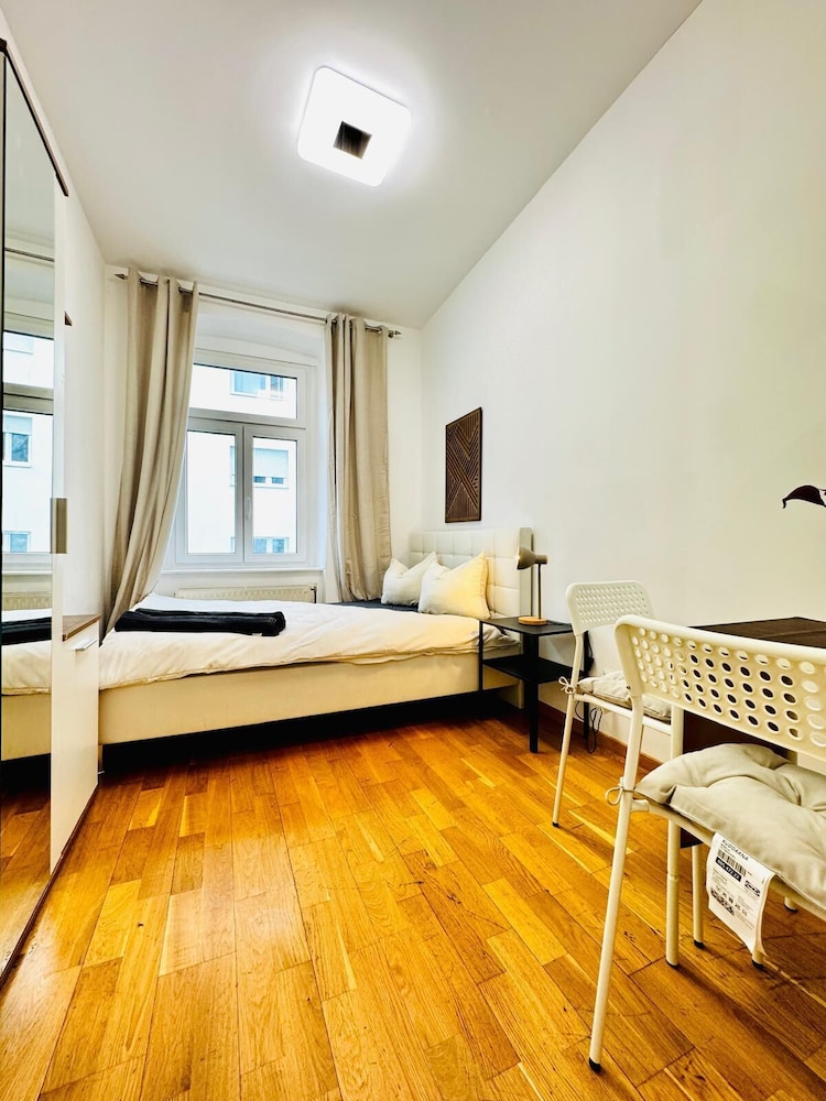 Affordable 4BR Near Stadthalle