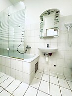 Affordable 4BR Near Stadthalle