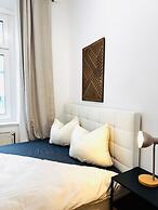 Affordable 4BR Near Stadthalle