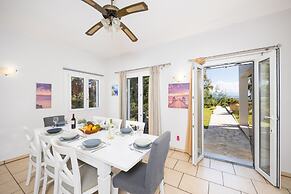 Ormos Beach House in Apraos