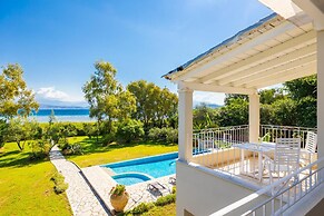 Ormos Beach House in Apraos