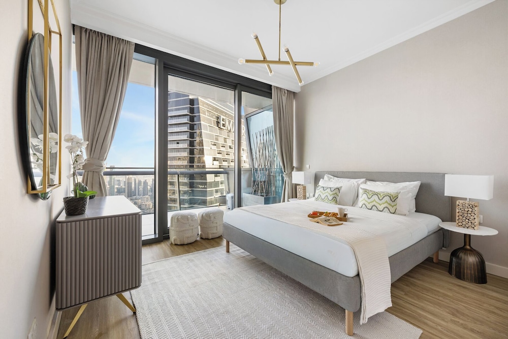 3BR Direct Access to Dubai Mall