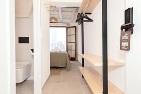 SES SIS ROSES HOTEL