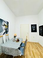 Comfortable 2BR Retreat Near Stadthalle