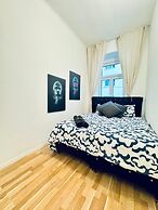 Comfortable 2BR Retreat Near Stadthalle