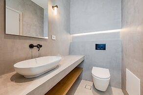 Dione Villa