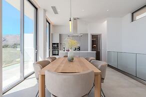 Dione Villa