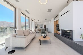 Dione Villa