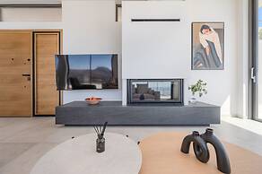 Dione Villa