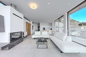 Zeus Villa