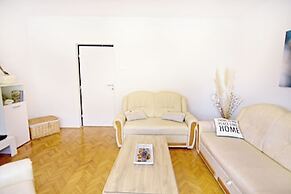 Spacious Apartment in Umag With Garden