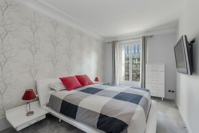 Luxury 4 Bed Residence - Next to Arc de Triomphe