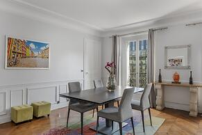 Luxury 4 Bed Residence - Next to Arc de Triomphe