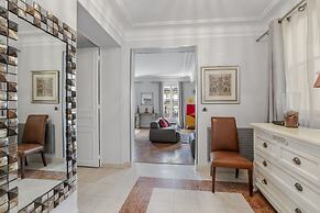 Luxury 4 Bed Residence - Next to Arc de Triomphe