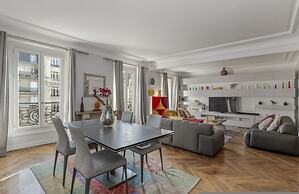 Luxury 4 Bed Residence - Next to Arc de Triomphe