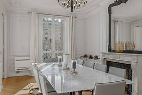 The Parisian Beauty in Paris