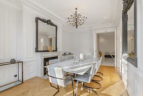 The Parisian Beauty in Paris