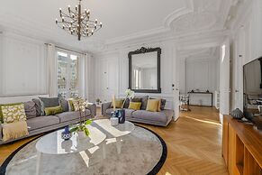 The Parisian Beauty in Paris