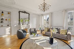 The Parisian Beauty in Paris