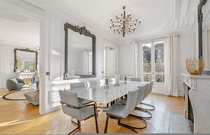 The Parisian Beauty in Paris