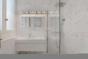 Luxury 5 Bed Residence - Opposite Arc de Triomphe