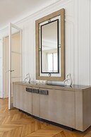 Luxury 5 Bed Residence - Opposite Arc de Triomphe