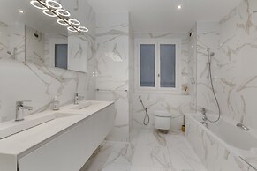 Luxury 5 Bed Residence - Opposite Arc de Triomphe