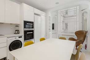 Luxury 5 Bed Residence - Opposite Arc de Triomphe