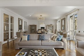 Luxury 5 Bed Residence - Opposite Arc de Triomphe