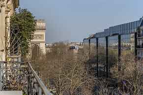 Luxury 5 Bed Residence - Opposite Arc de Triomphe