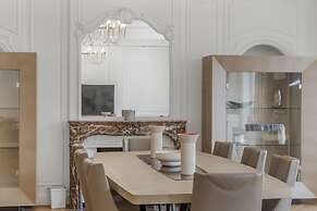 Luxury 5 Bed Residence - Opposite Arc de Triomphe