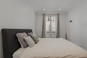 Luxury 5 Bed Residence - Opposite Arc de Triomphe