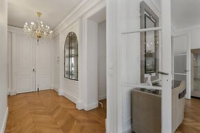 Luxury 5 Bed Residence - Opposite Arc de Triomphe