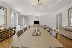 Luxury 5 Bed Residence - Opposite Arc de Triomphe