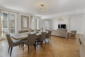 Luxury 5 Bed Residence - Opposite Arc de Triomphe
