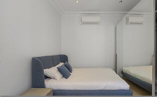 Luxury 5 Bed Residence - Opposite Arc de Triomphe