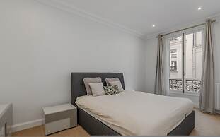 Luxury 5 Bed Residence - Opposite Arc de Triomphe