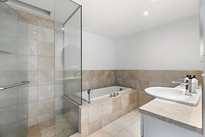 Modern 1BR Escape Central Auckland