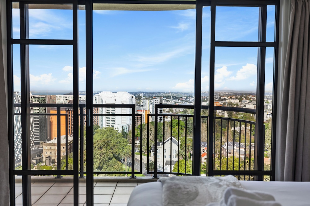 Modern 1BR Escape Central Auckland