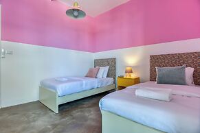 The Pop House 2-BR Apt in Mar Mkhayel