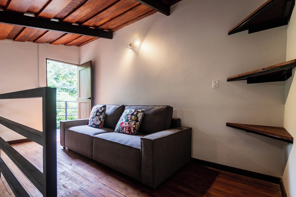 2 Blu Moons Boutique Hotel & Retreat