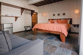 2 Blu Moons Boutique Hotel & Retreat